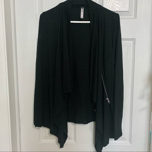Fabletics Andrea black shrug - Picture 2 of 10
